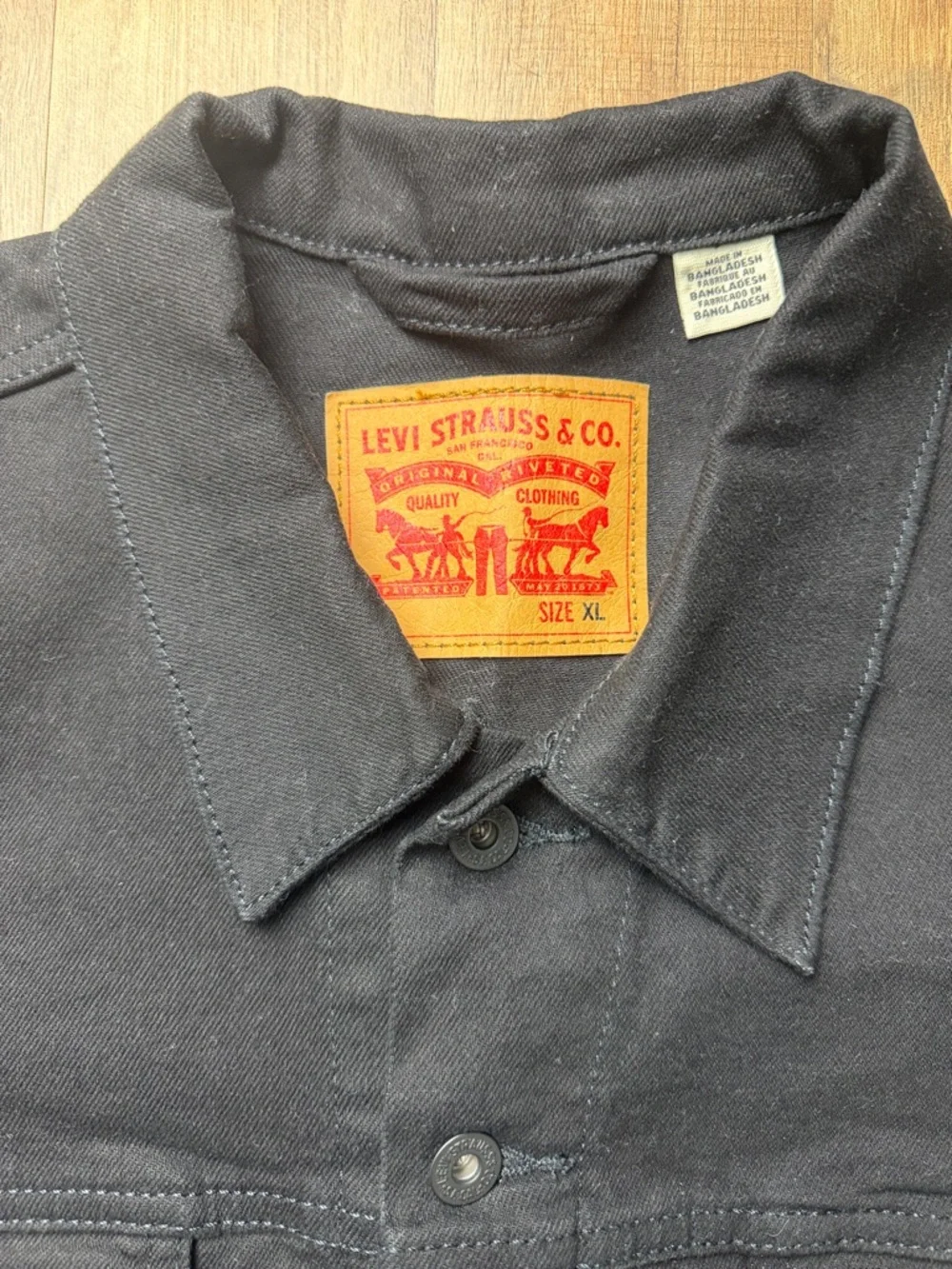 Men's Levi's Black Denim Jacket - Classic Trucker Style Size XL - Picture 2 of 9